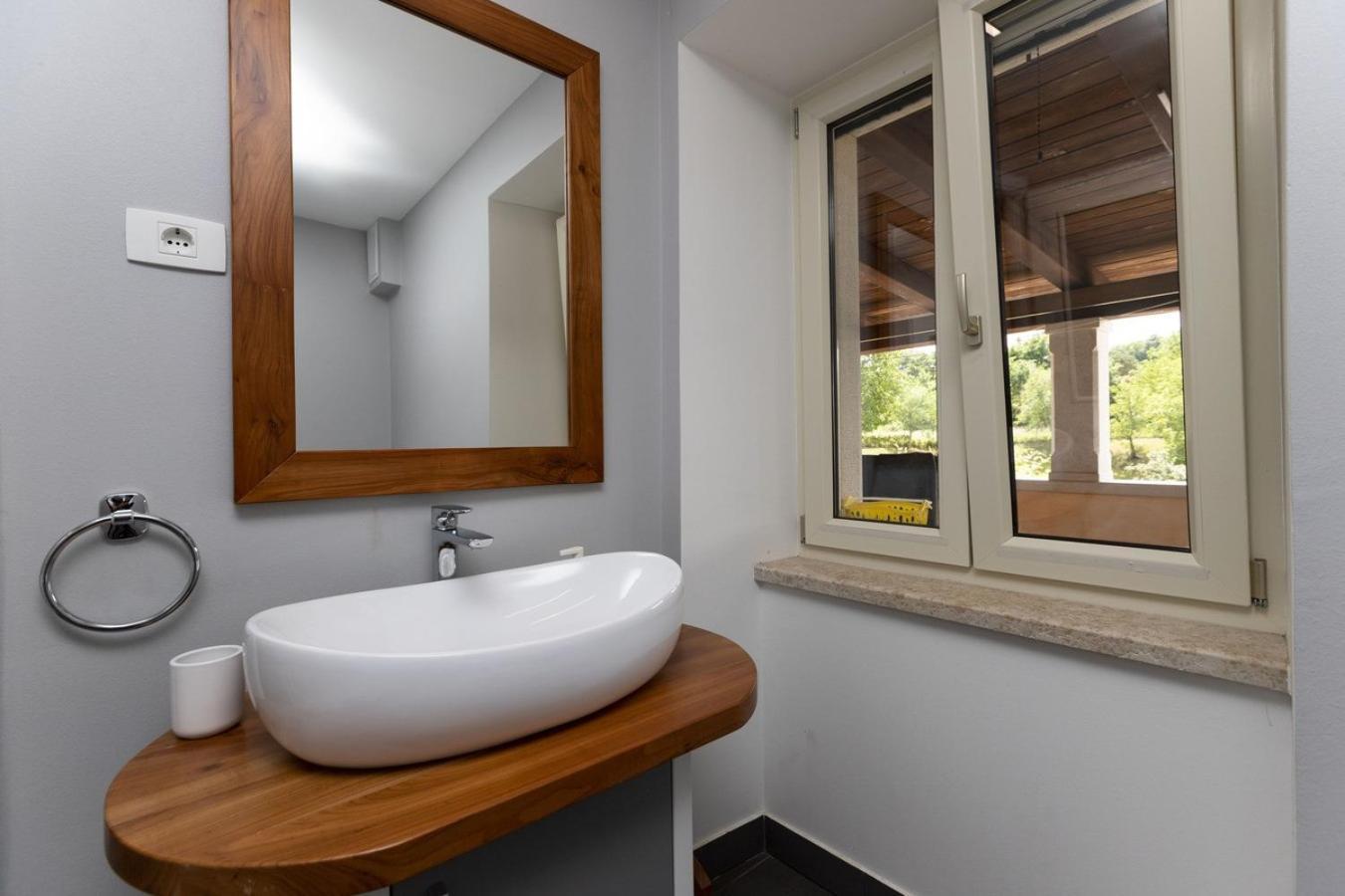 Villa Viscum In Central Istria For 8 Persons With Large Garden - Pet Friendly パジン エクステリア 写真