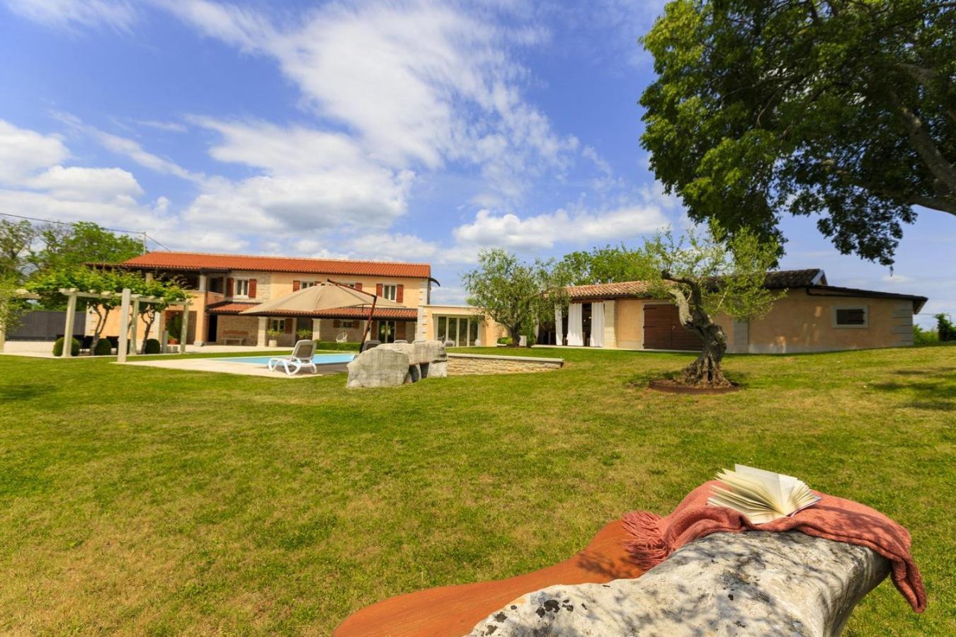 Villa Viscum In Central Istria For 8 Persons With Large Garden - Pet Friendly パジン エクステリア 写真