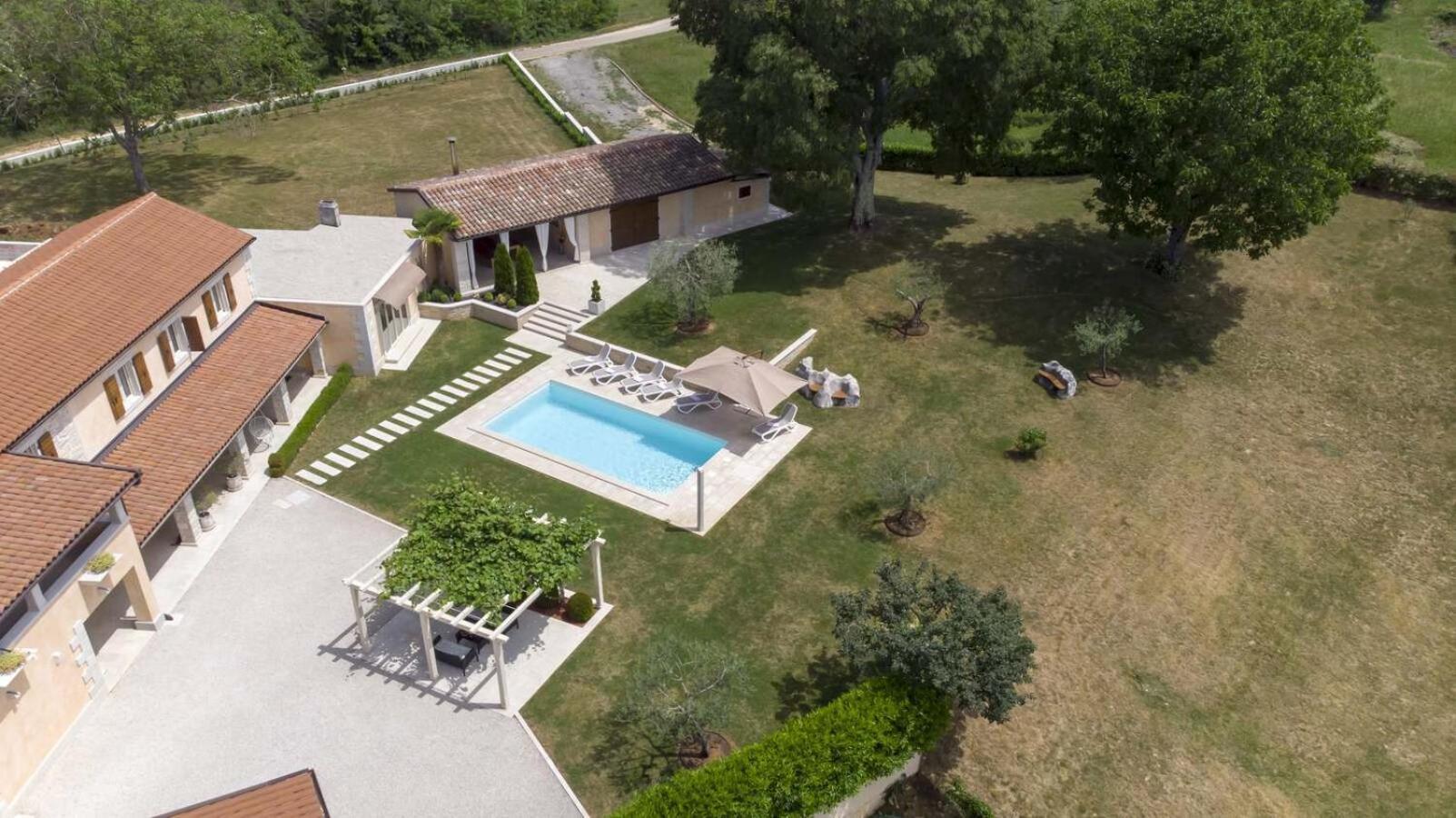 Villa Viscum In Central Istria For 8 Persons With Large Garden - Pet Friendly パジン エクステリア 写真