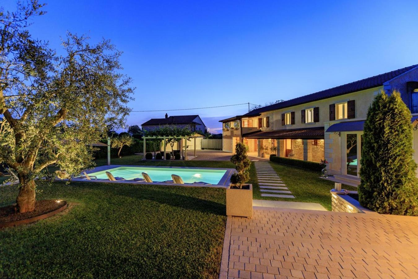 Villa Viscum In Central Istria For 8 Persons With Large Garden - Pet Friendly パジン エクステリア 写真