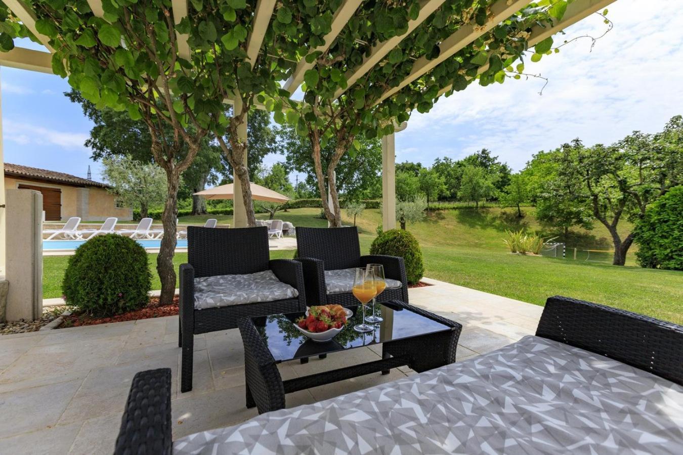 Villa Viscum In Central Istria For 8 Persons With Large Garden - Pet Friendly パジン エクステリア 写真