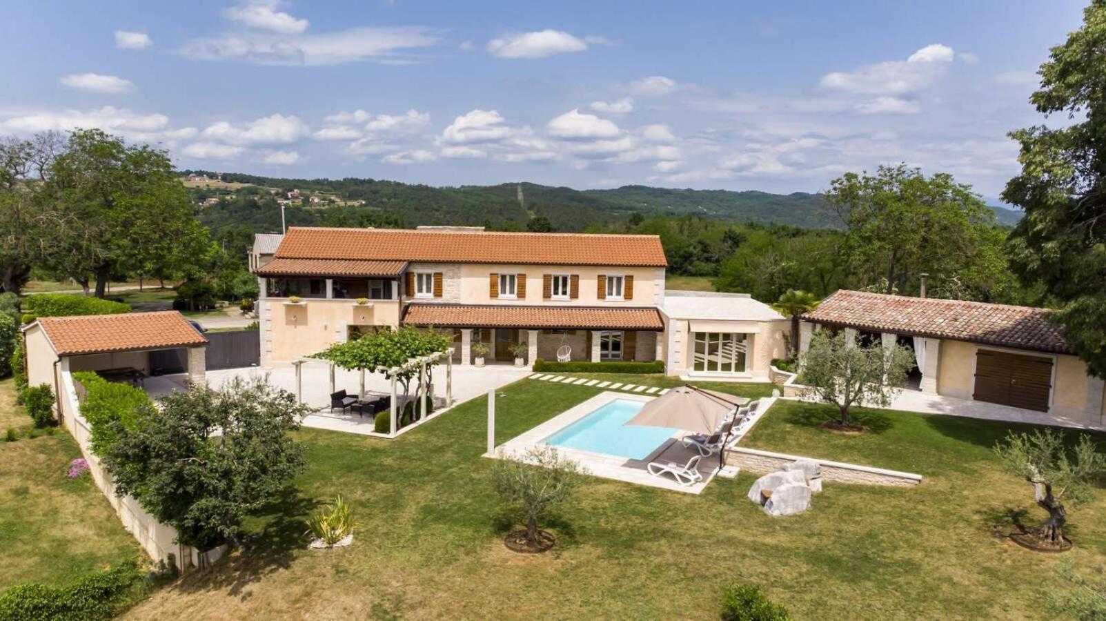Villa Viscum In Central Istria For 8 Persons With Large Garden - Pet Friendly パジン エクステリア 写真