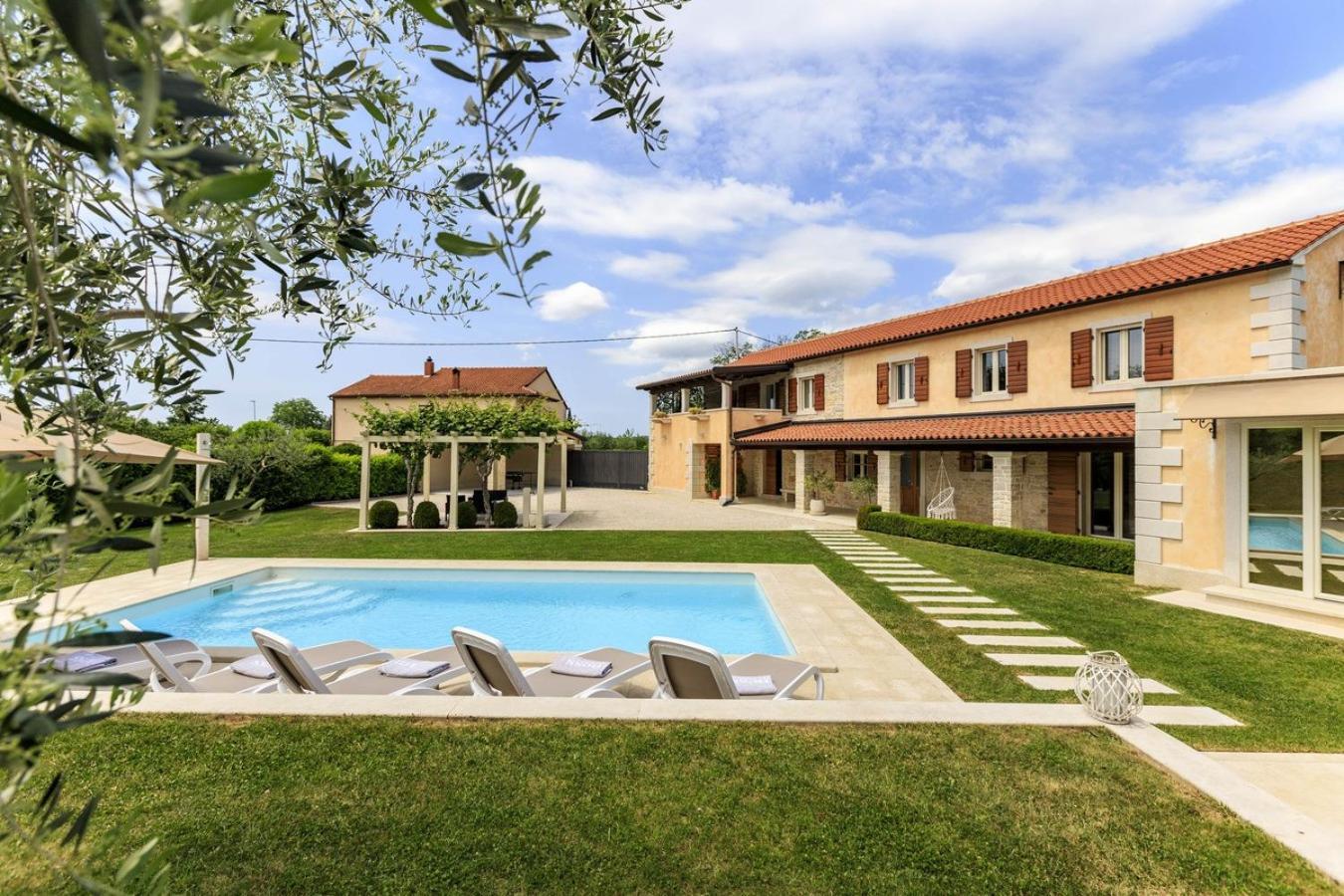 Villa Viscum In Central Istria For 8 Persons With Large Garden - Pet Friendly パジン エクステリア 写真